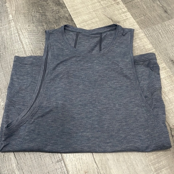 Lululemon muscle tank - Picture 1 of 2